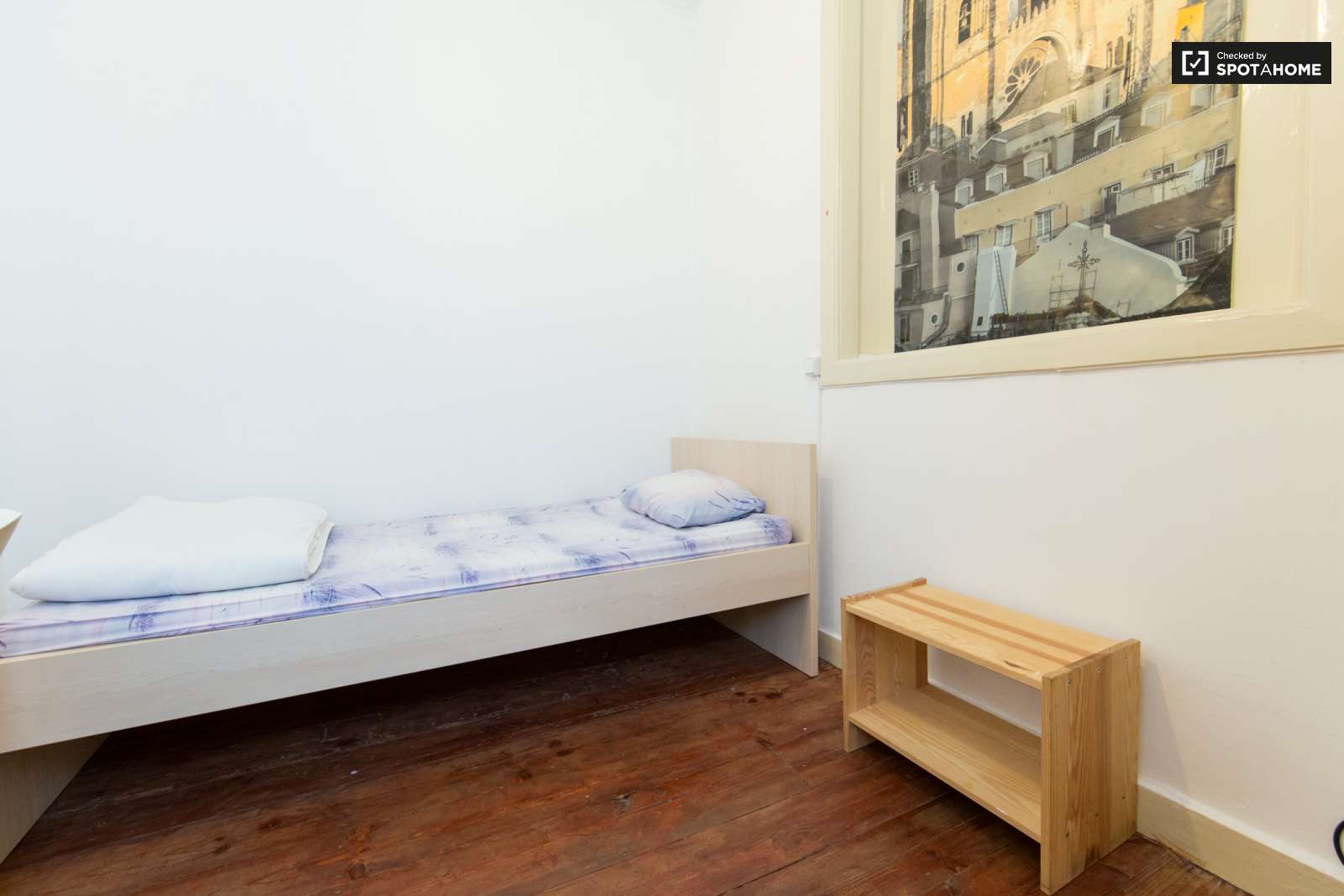 Single Bed in Furnished rooms for rent in 7-bedroom apartment in Avenidas Nova