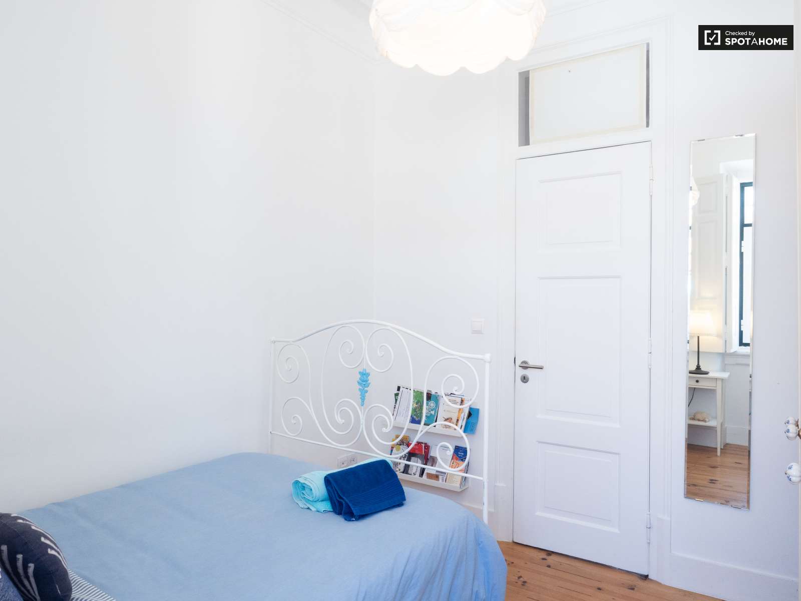 Chic 2-bedroom apartment for rent in Penha de França