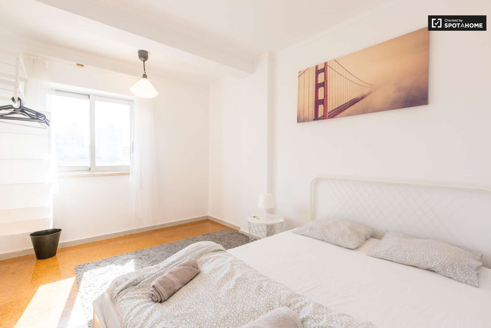 Single Bed in Rooms and beds to rent in 4-bedroom apartment near Bela Vista Park in Marvila