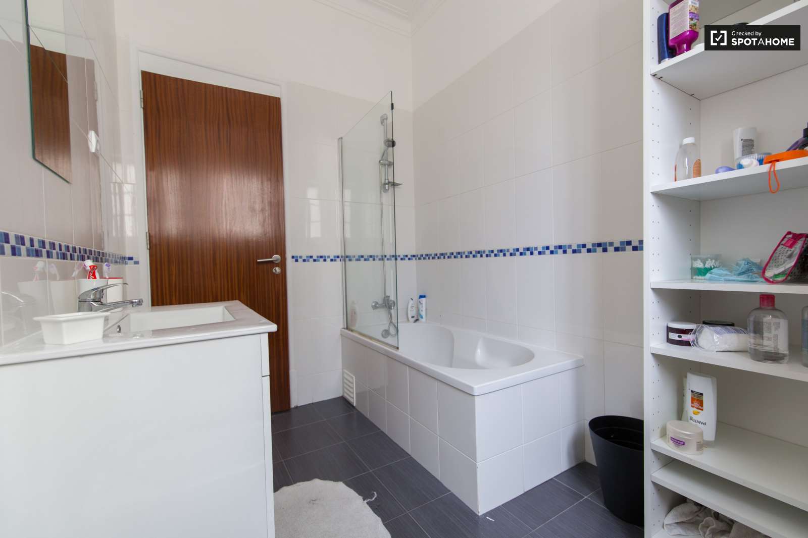 Apartamento com 2 quartos perto de Santa Apolónia