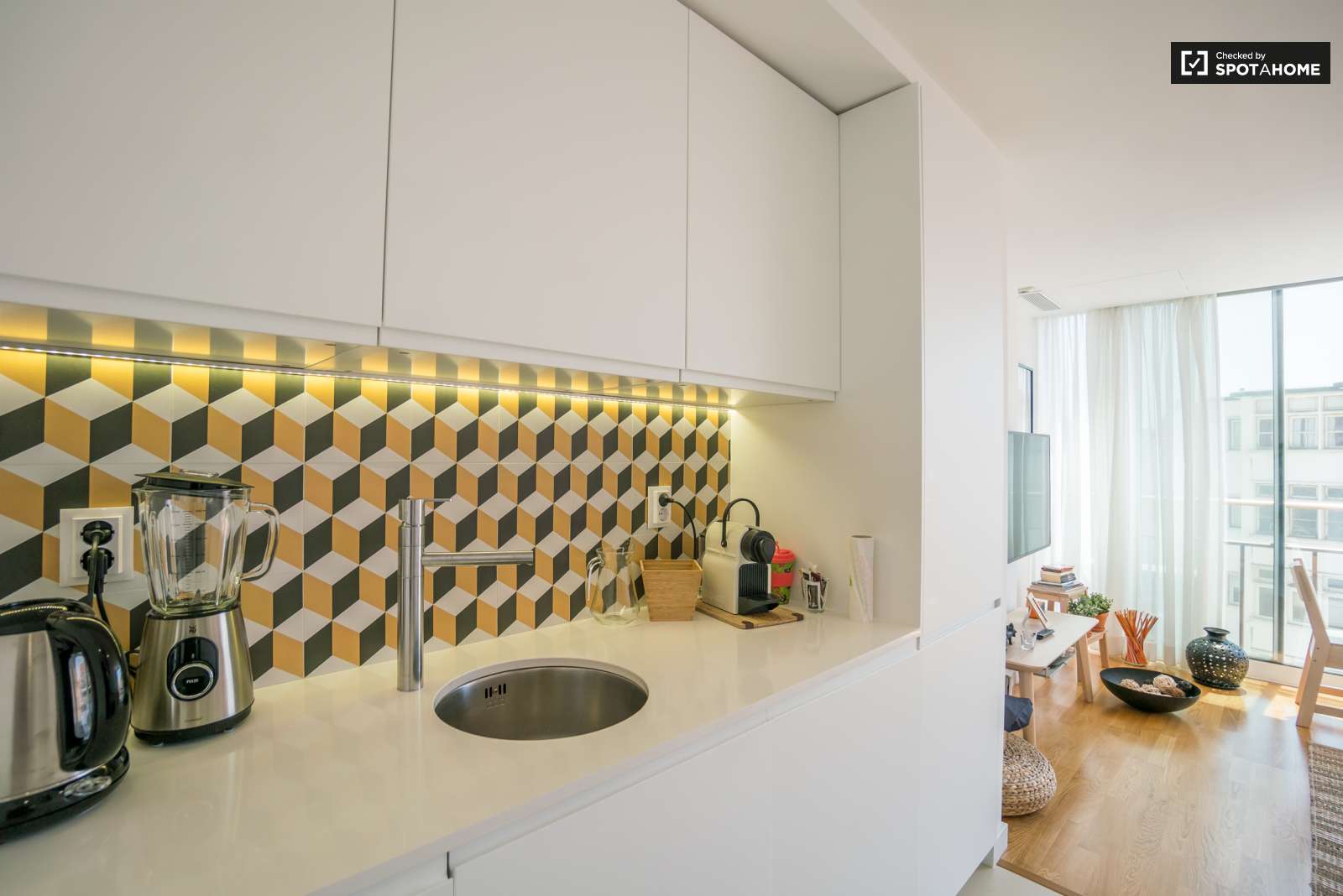 Terrific 1-bedroom apartment for rent near Instituto Superior Técnico in Arroios, Lisbon