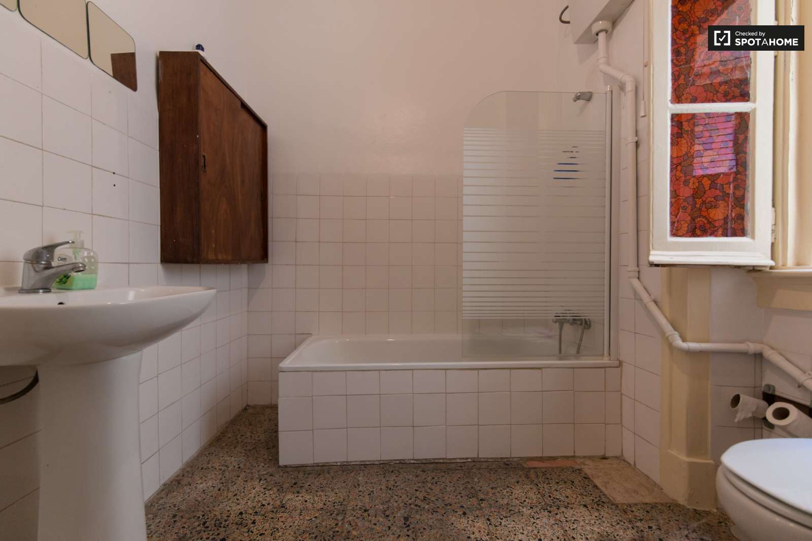 Single Bed in Modern rooms for rent in 6-bedroom apartment in Avenidas Novas