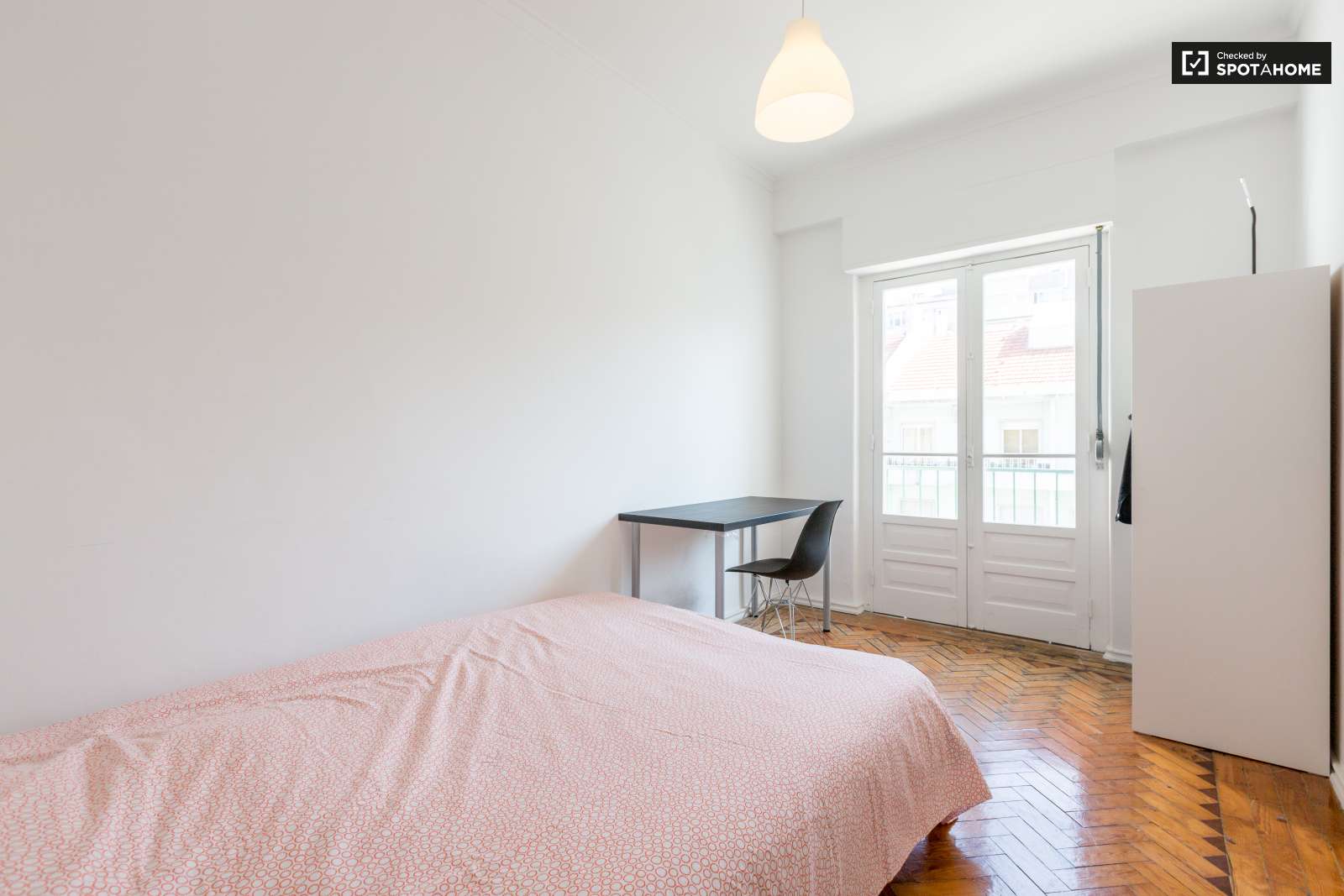 Large and Sunny apartment for Rent in Lisbon