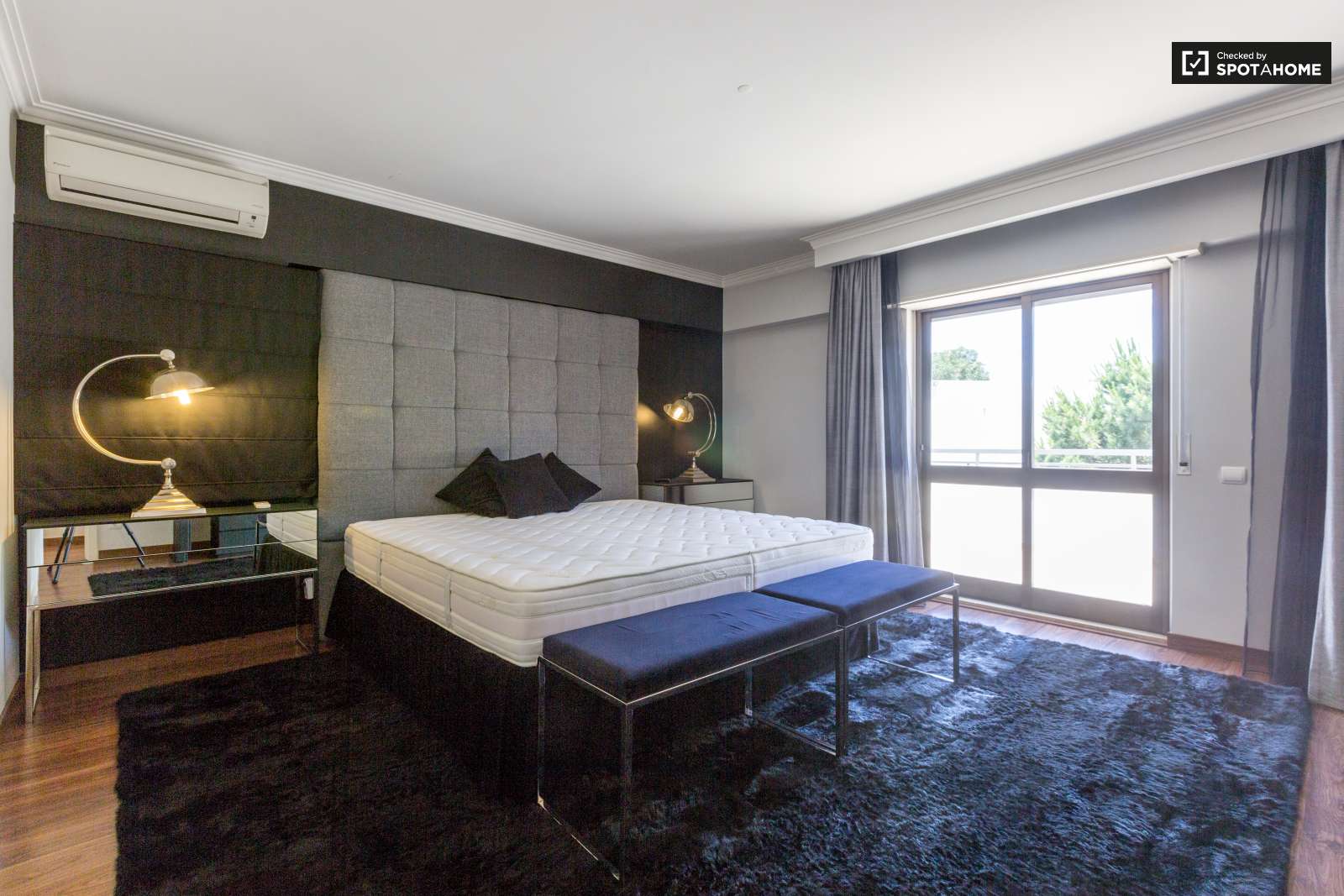 2-bedroom apartment with balcony for rent in São Domingos de Benfica