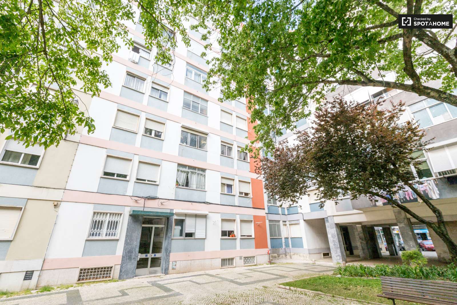 ROOM IN THE CITY CENTRE OF LISBON_BAIXA POMBALINA