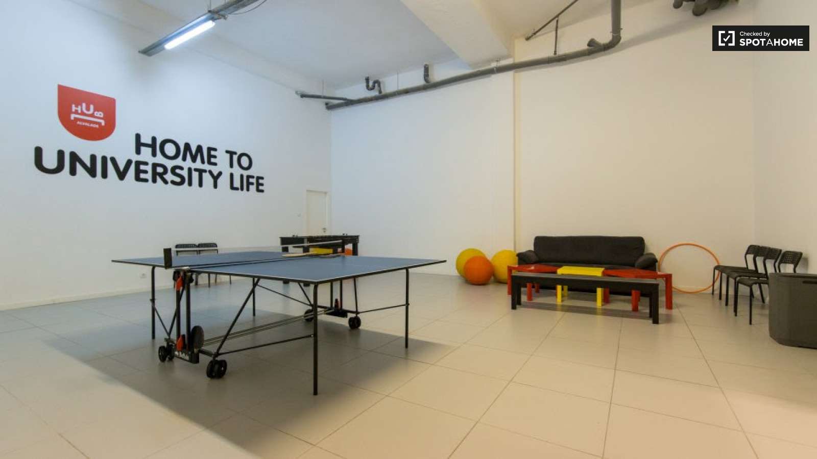 Double bed in Rooms for rent in 5-bedroom apartment near National Library of Portugal in Alvalade