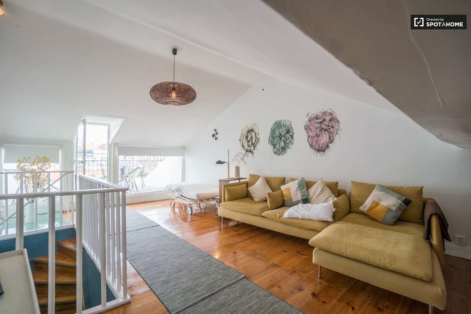 Beautiful 1-bedroom duplex apartment with terrace for rent in Santos