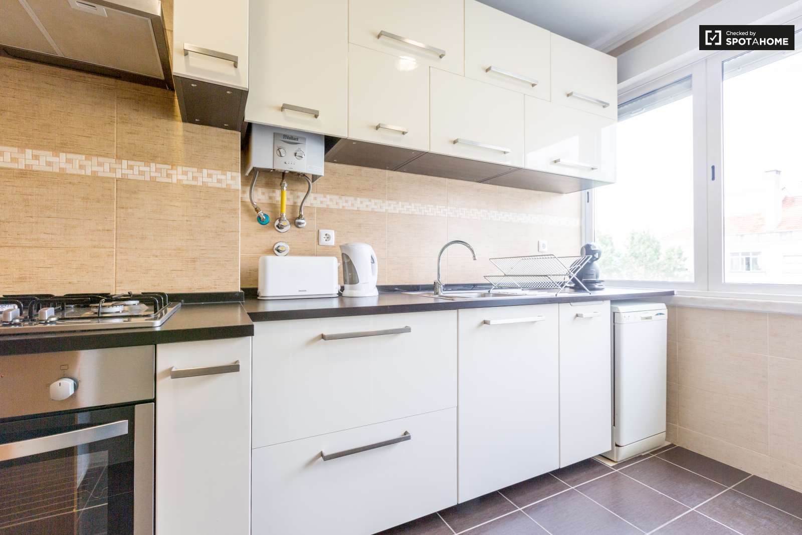 ROOM IN THE CITY CENTRE OF LISBON_BAIXA POMBALINA