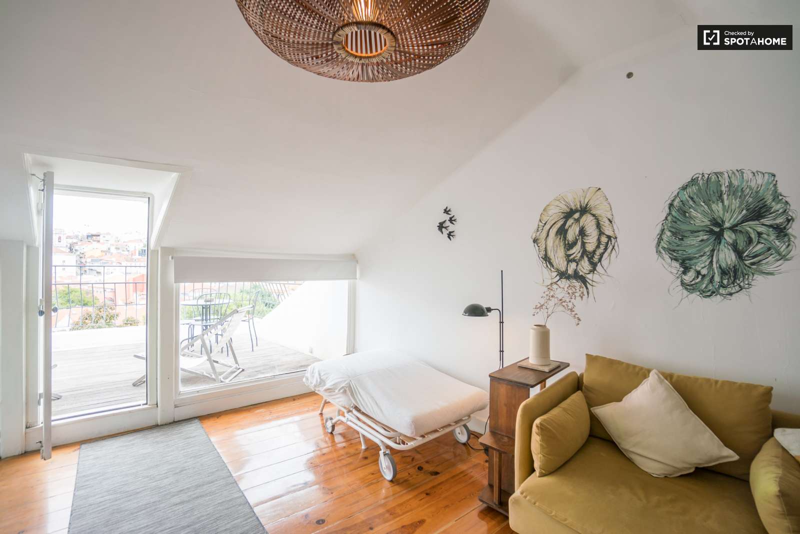 Beautiful 1-bedroom duplex apartment with terrace for rent in Santos