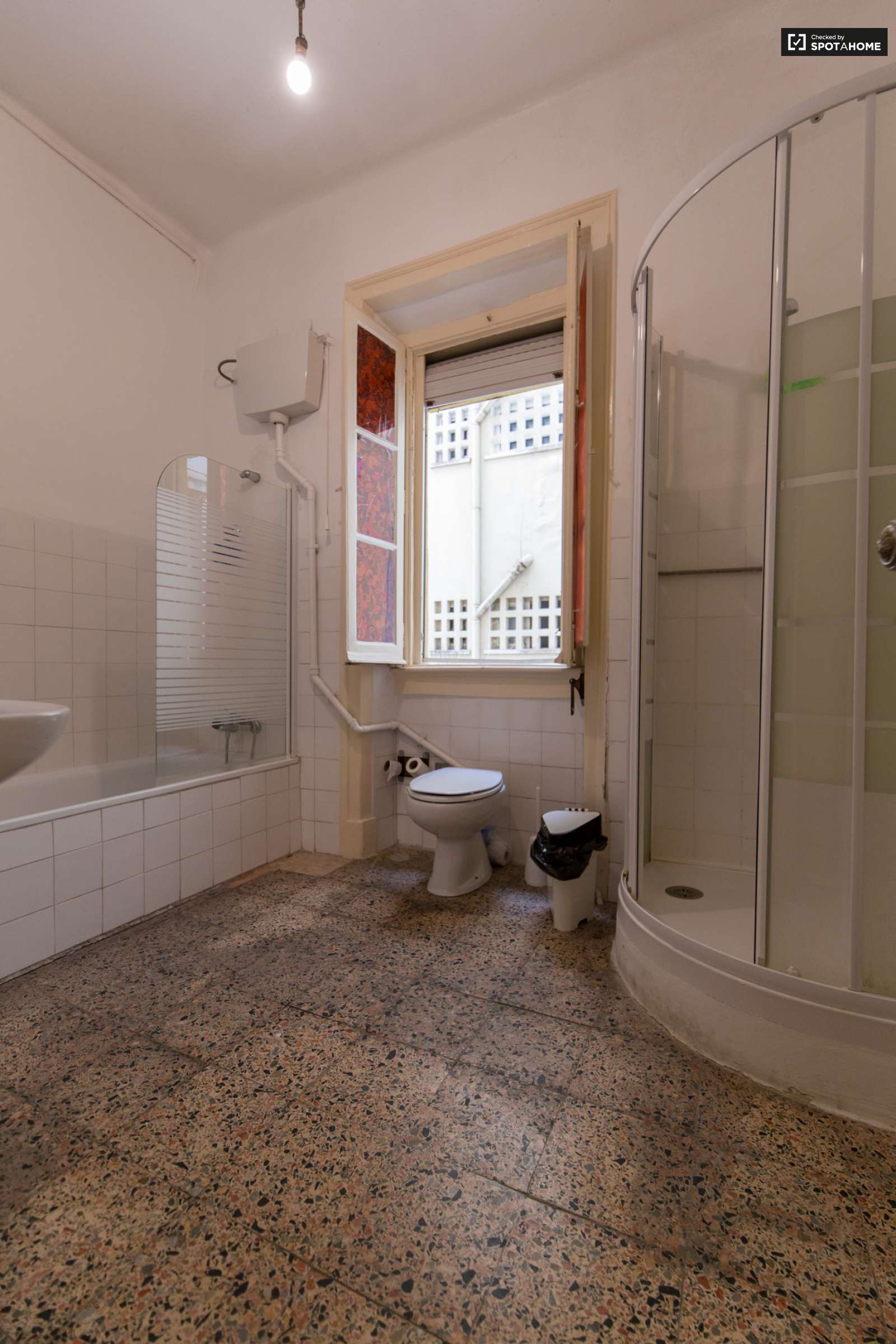 Single Bed in Modern rooms for rent in 6-bedroom apartment in Avenidas Novas