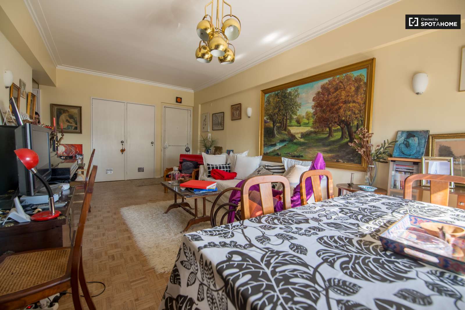 Single Bed in Rooms for rent in 3-bedroom apartment with AC in Portela