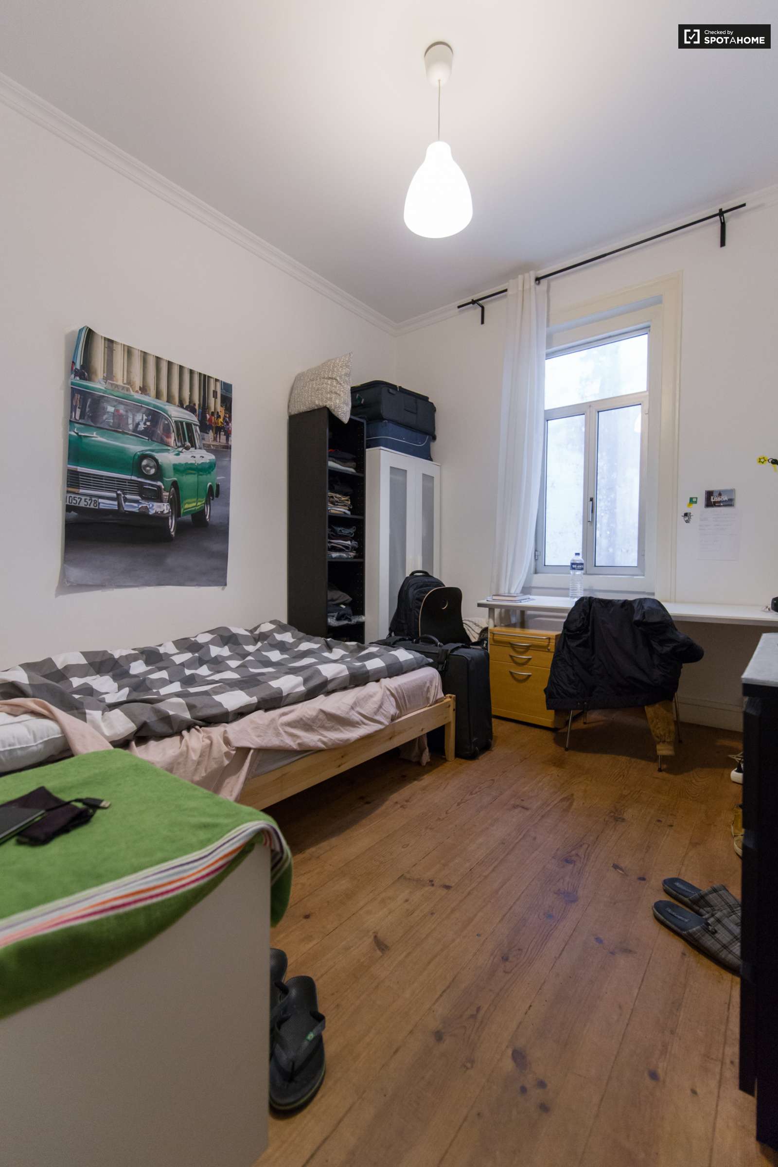 Double bed in Rooms for rent in modern 7-bedroom apartment in Avenidas Novas