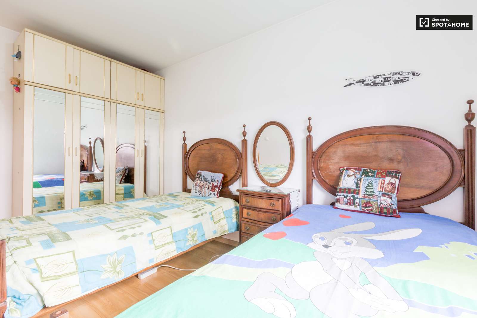 Twin Beds in Rooms for rent in 3-bedroom apartment in Lumiar