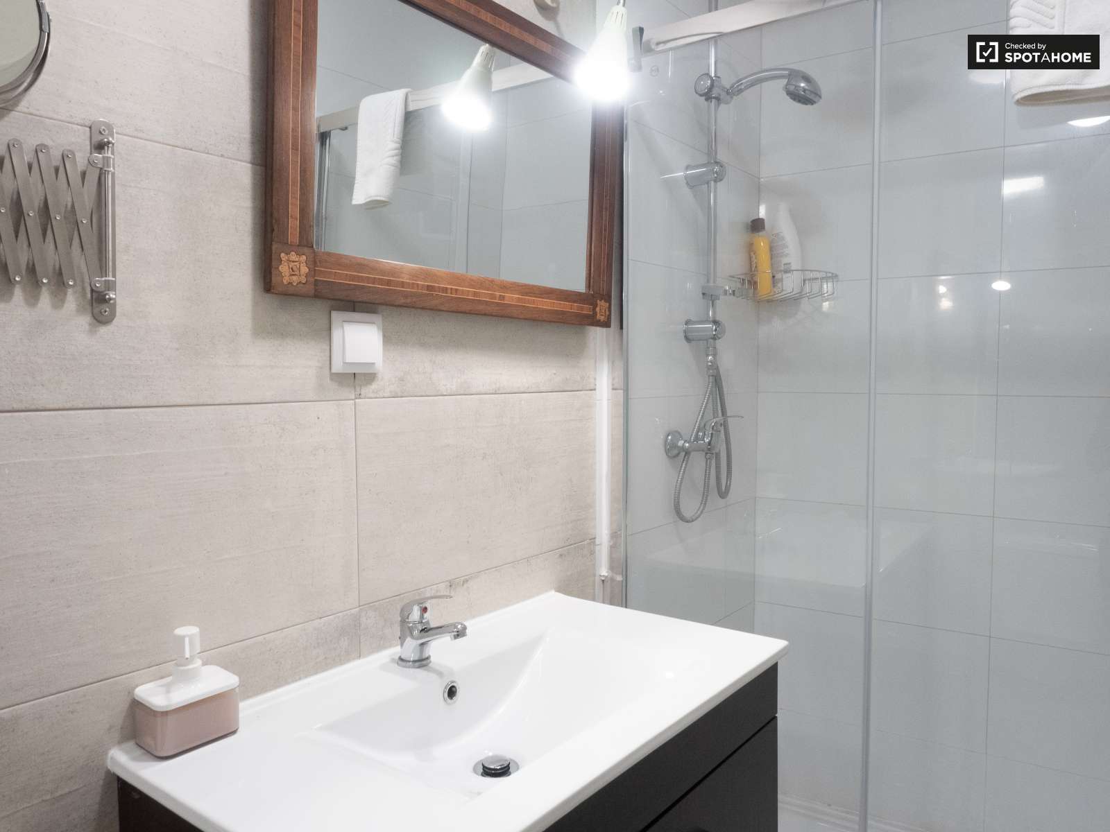 Charming 2-bedroom apartment for rent in Estrela