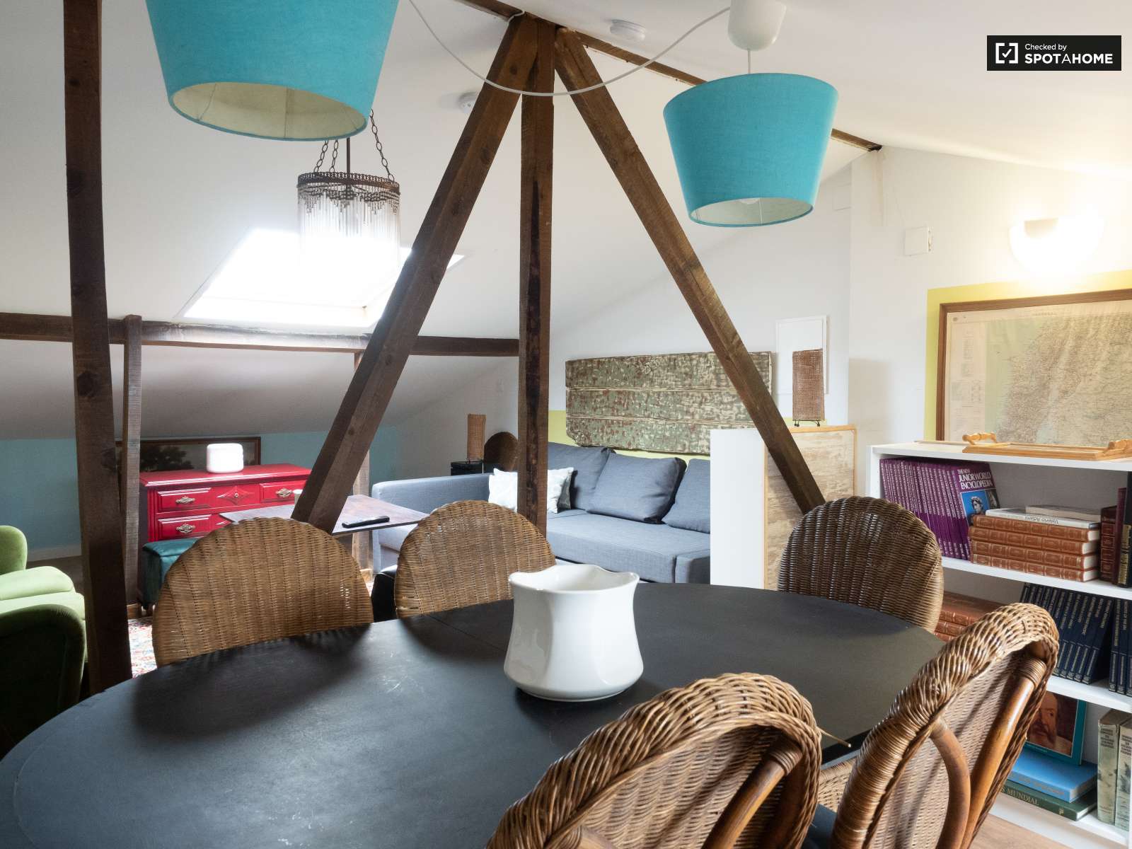 Chic 2-bedroom apartment for rent in Estrela