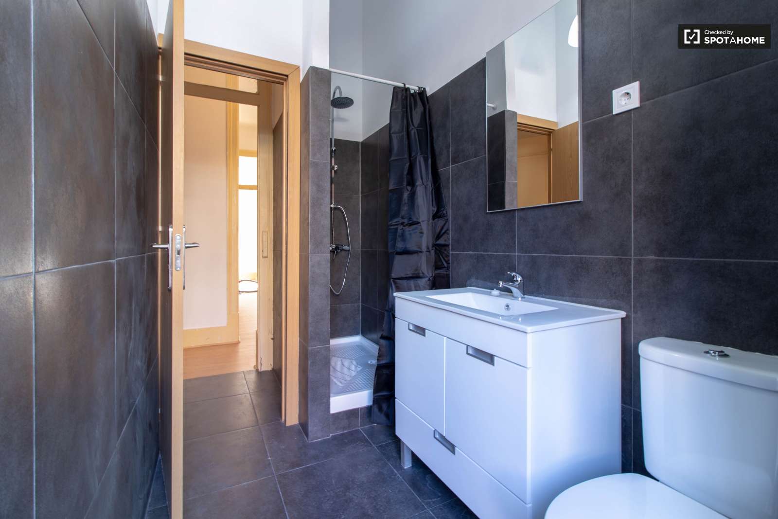 Single Bed in Rooms to rent in 8-bedroom apartment near Instituto Superior Técnico in Arroios