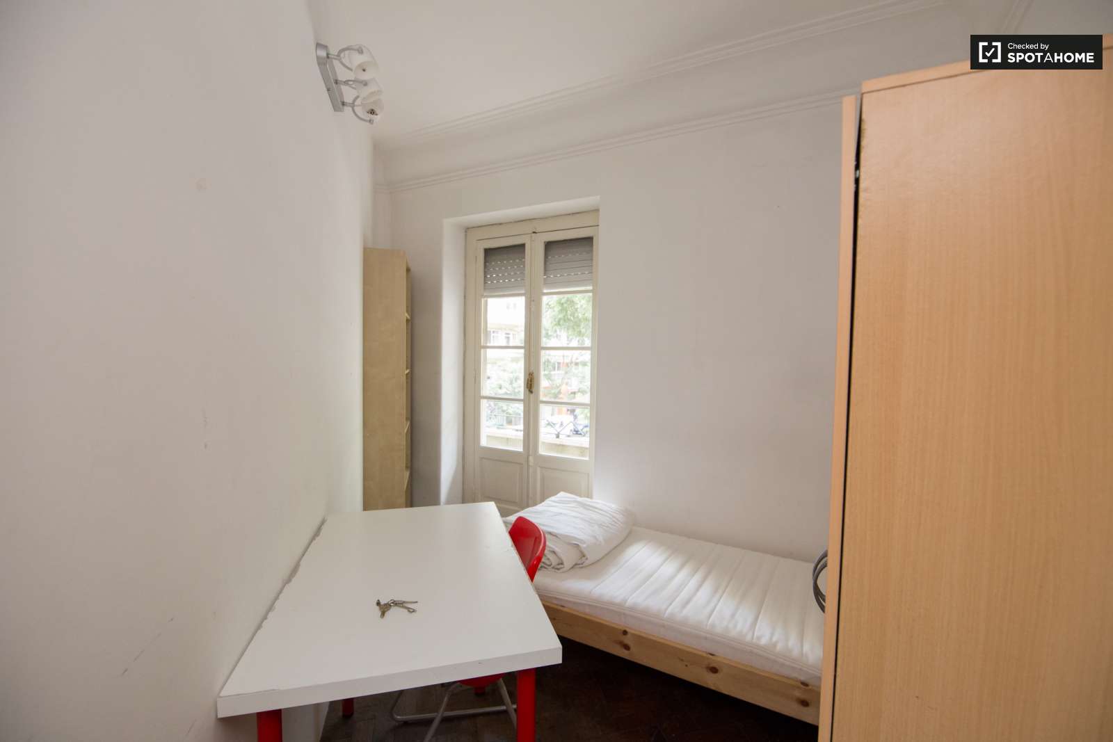 Excelente Quarto Individual perto do Polo Universitário da Ajuda