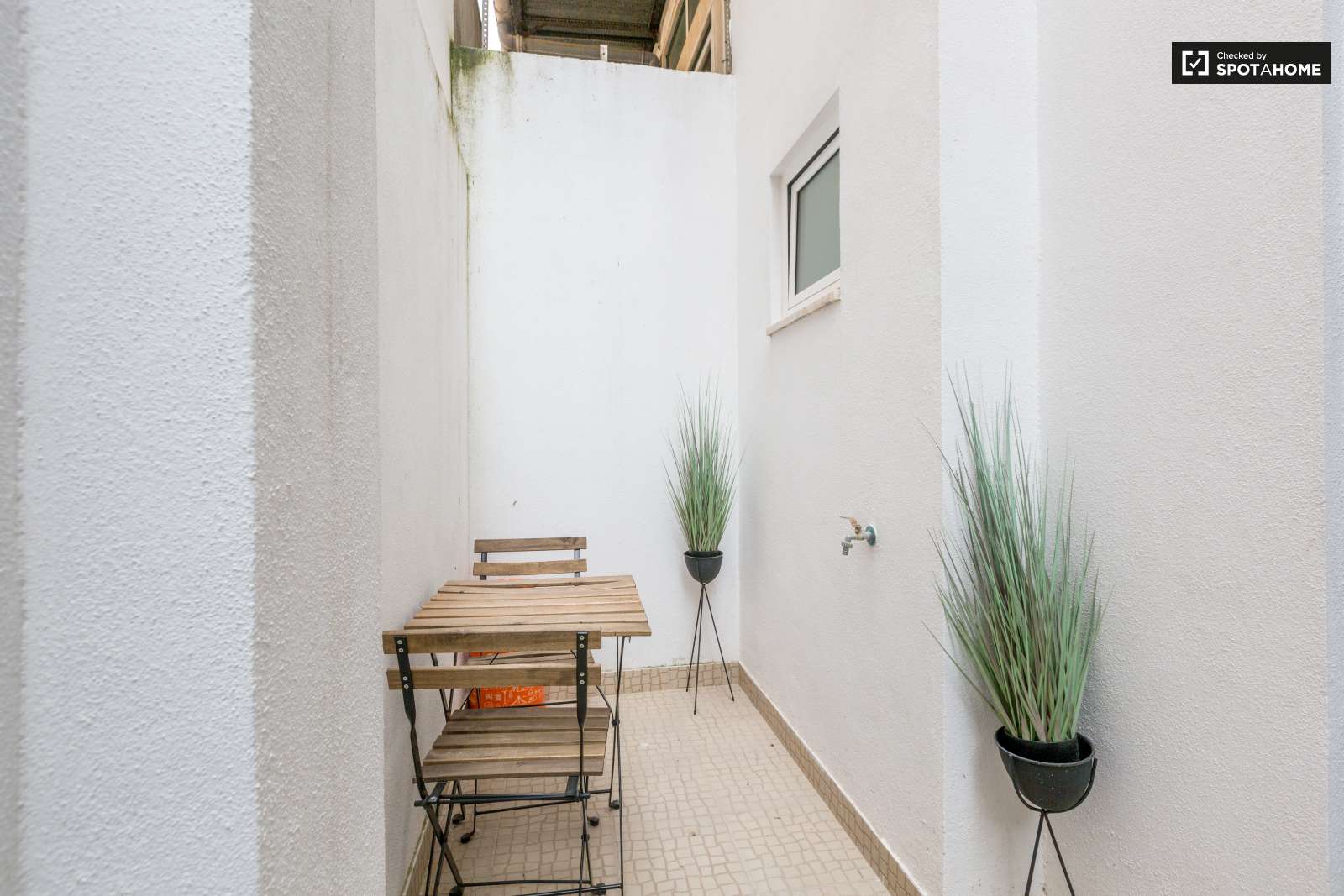 Spacious 2-bedroom apartment for rent in Beato