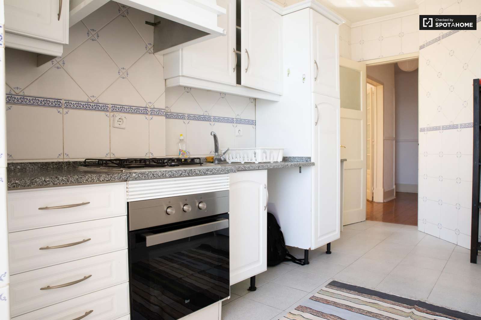 Renovated 3-bedroom apartment for rent in Graça e São Vicente