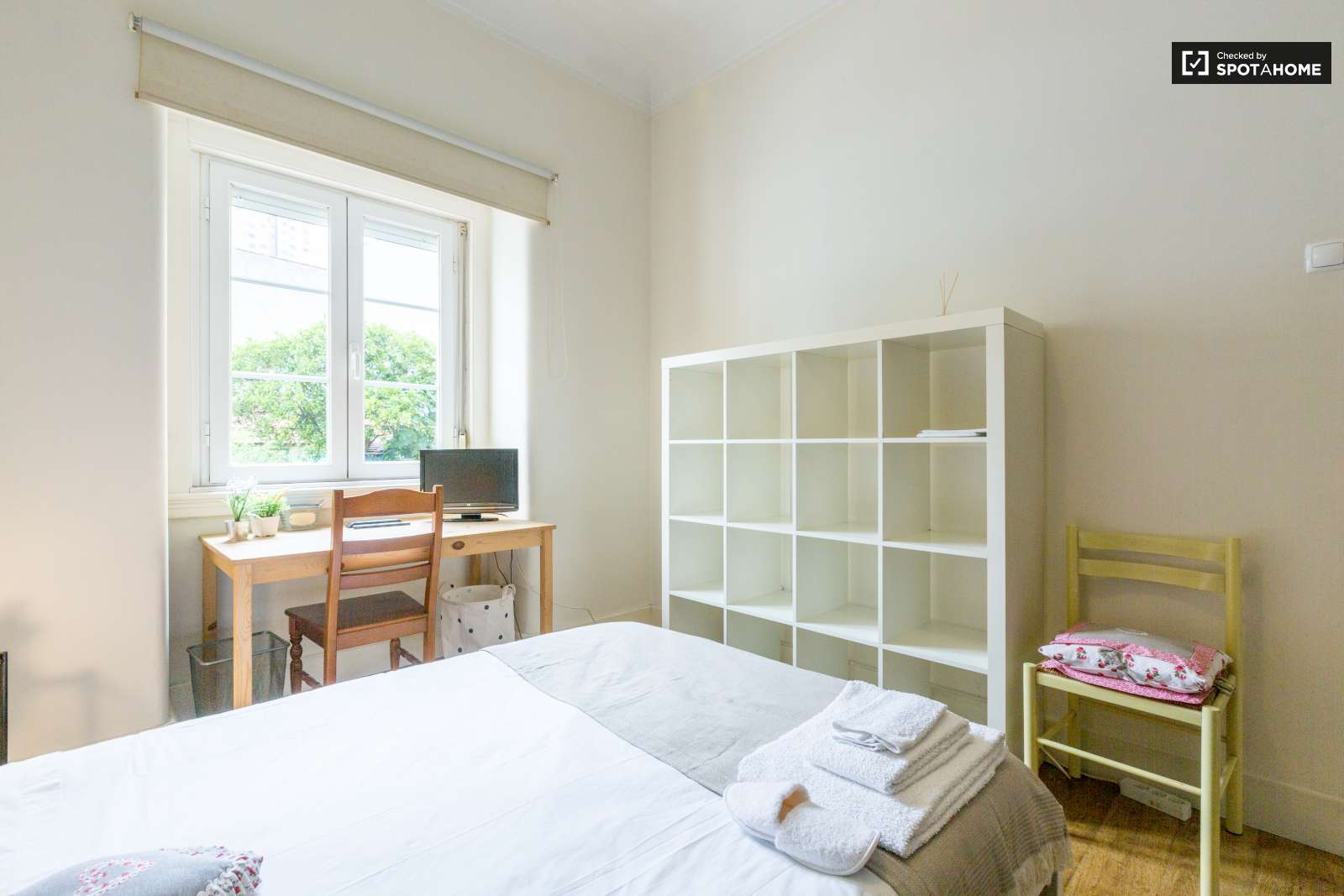 Double bed in Rooms for rent in sunny 3-bedroom apartment in São Domingos de Benfica