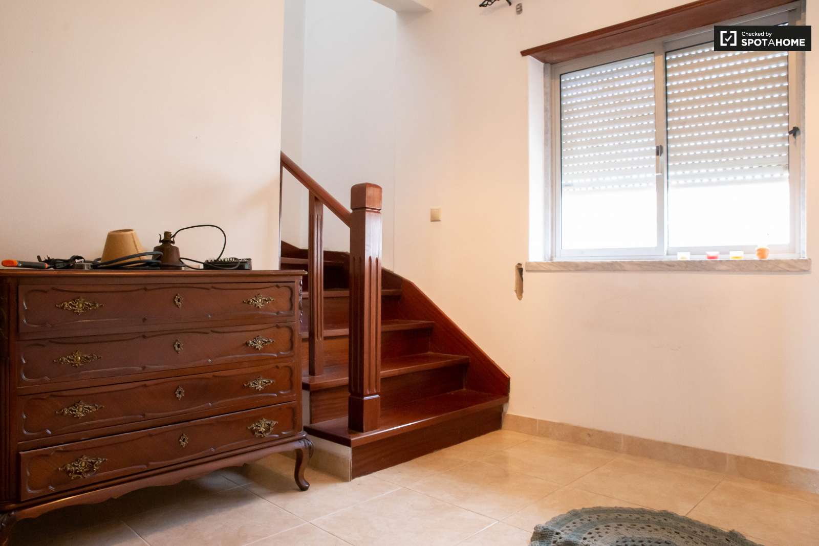 Double bed in Spacious rooms for rent in 5-bedroom house in Sao Domingos de Rana