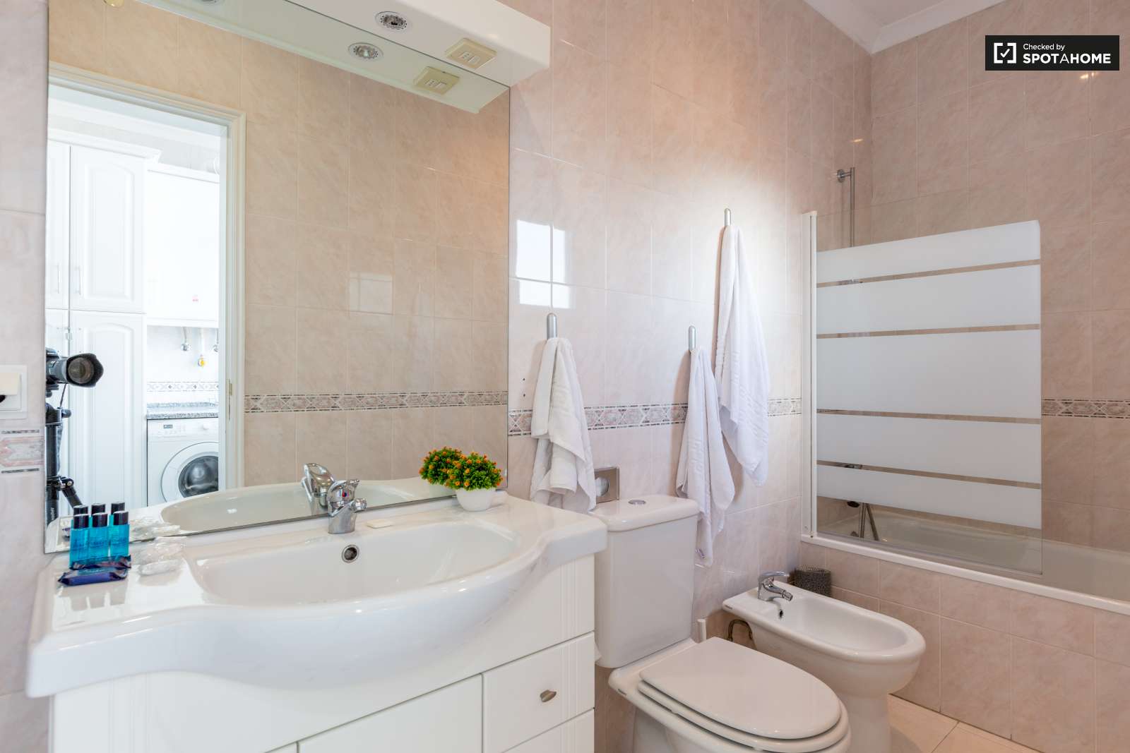 Renovated 2-bedroom apartment for rent in Avenidas Novas