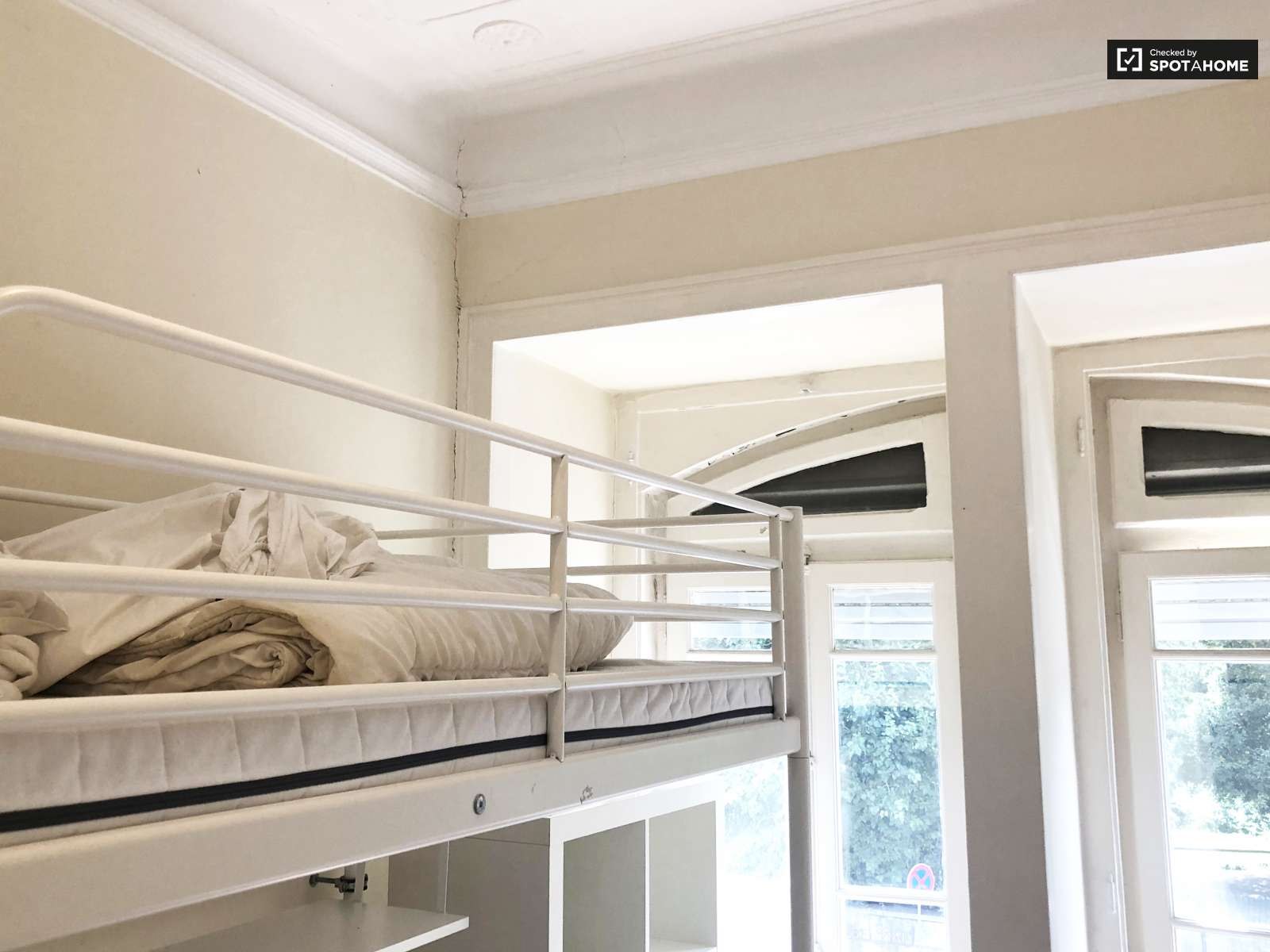 Single Bed in Furnished rooms for rent in super cool shared students residence in Avenidas Nova