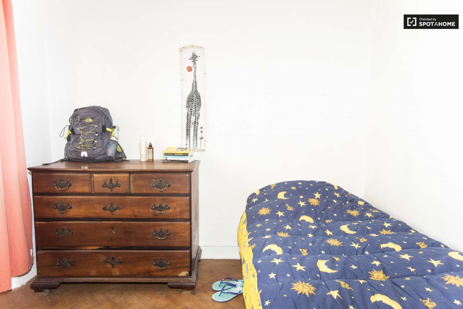 New Large sunny room central Lisbon 1km IST