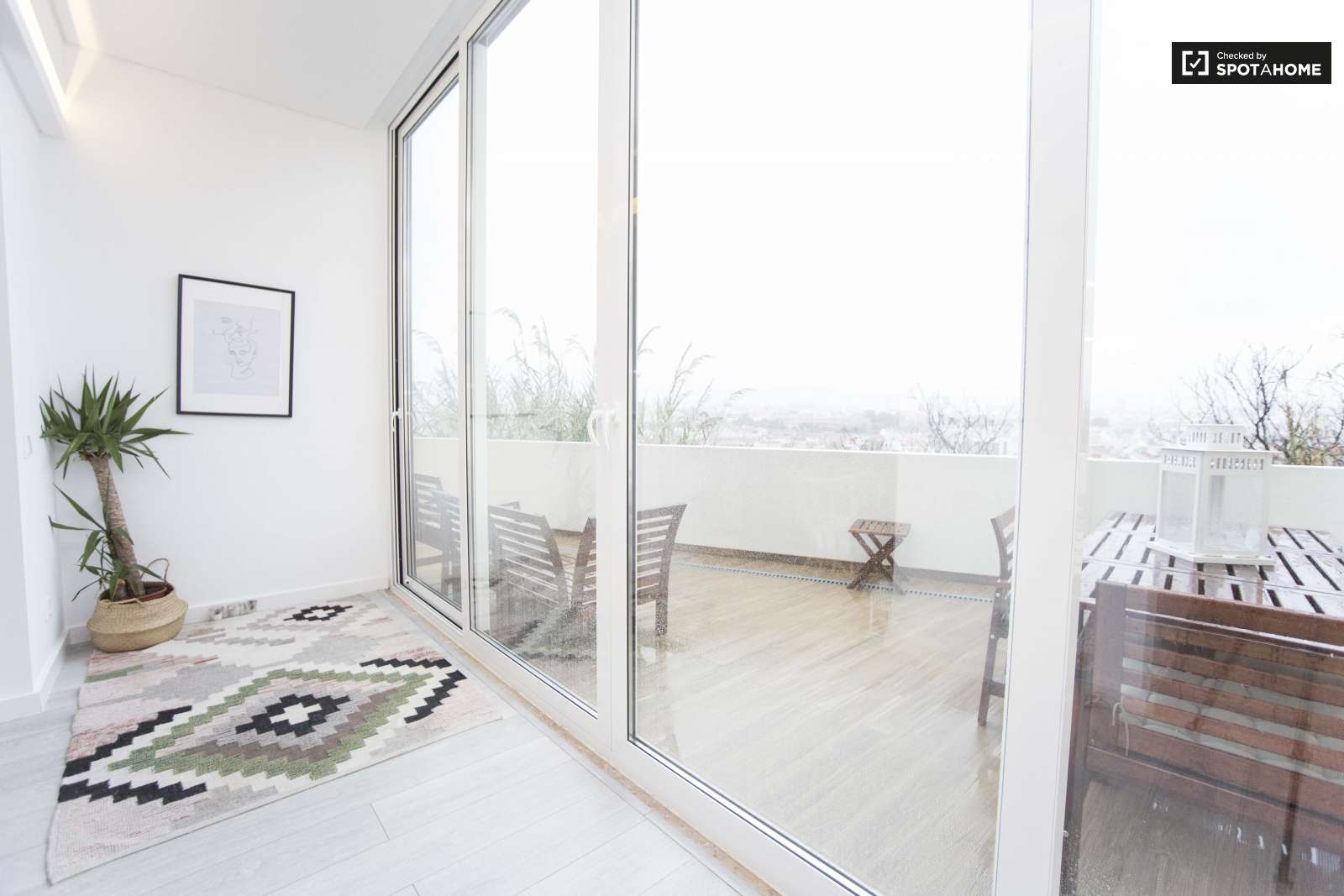 Chic 3-bedroom apartment for rent close to Feira da Ladra in Penha de França