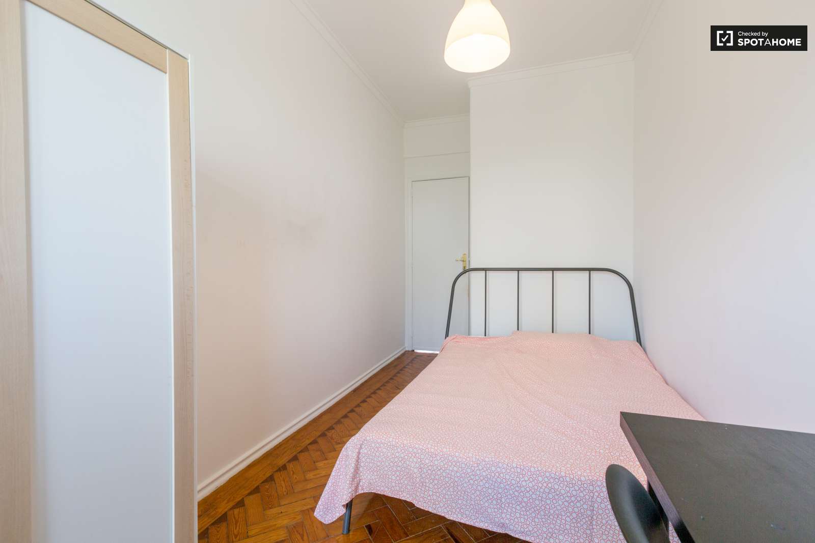 Large and Sunny Room For Rent In Belém Near Center of Lisbon