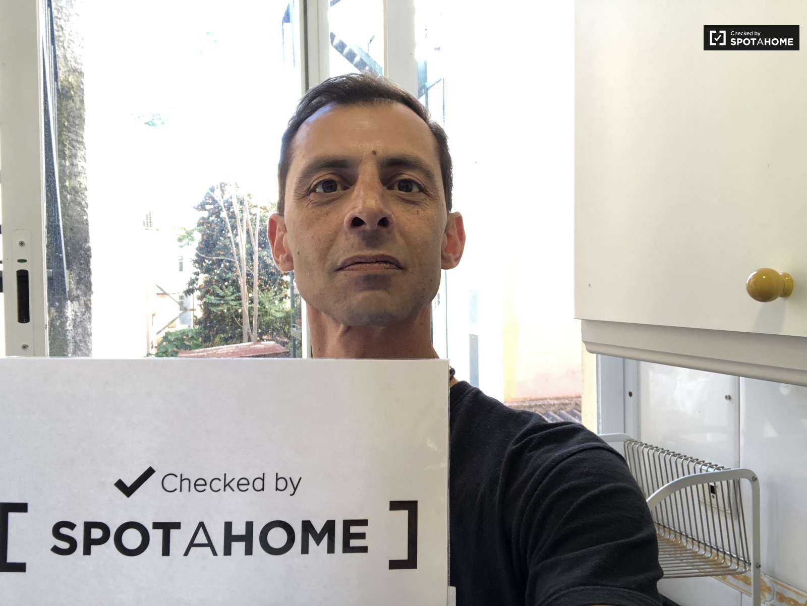 Spacious 2-bedroom apartment for rent in Arroios