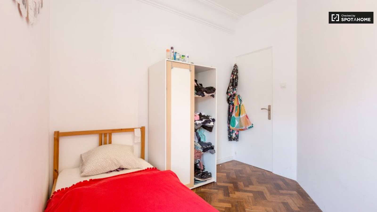 NICE ROOM _ BEACH HOUSE_ CAPARICA_LISBON