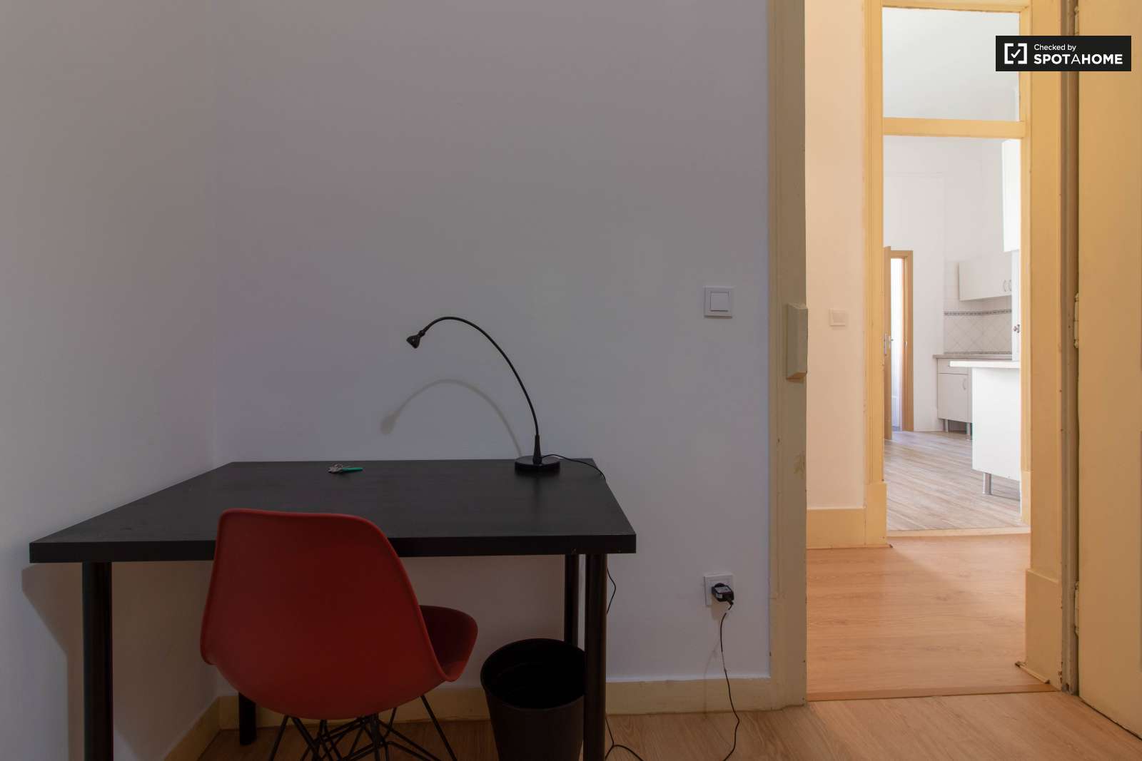 Double bed in Rooms to rent in 8-bedroom apartment near Instituto Superior Técnico in Arroios