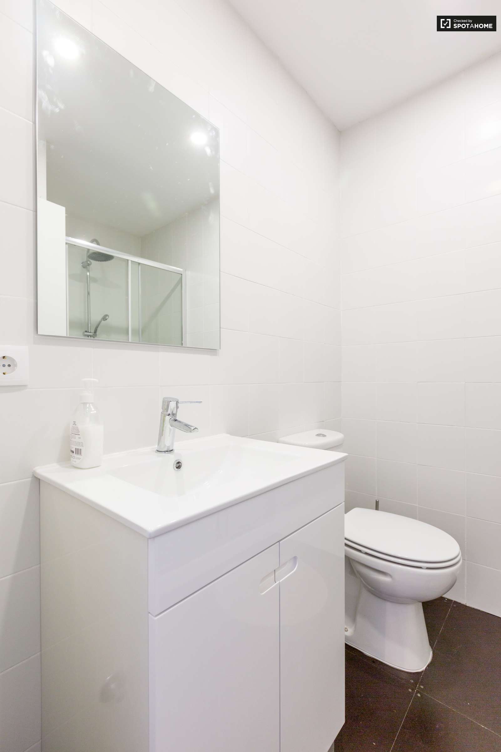 Nicely renovated studio apartment for rent in Anjos