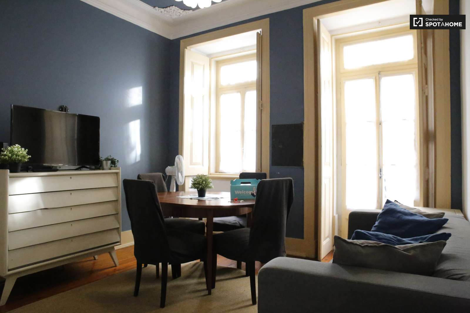 Excellent 3-bedroom apartment for rent near Feira da Ladra in Graça