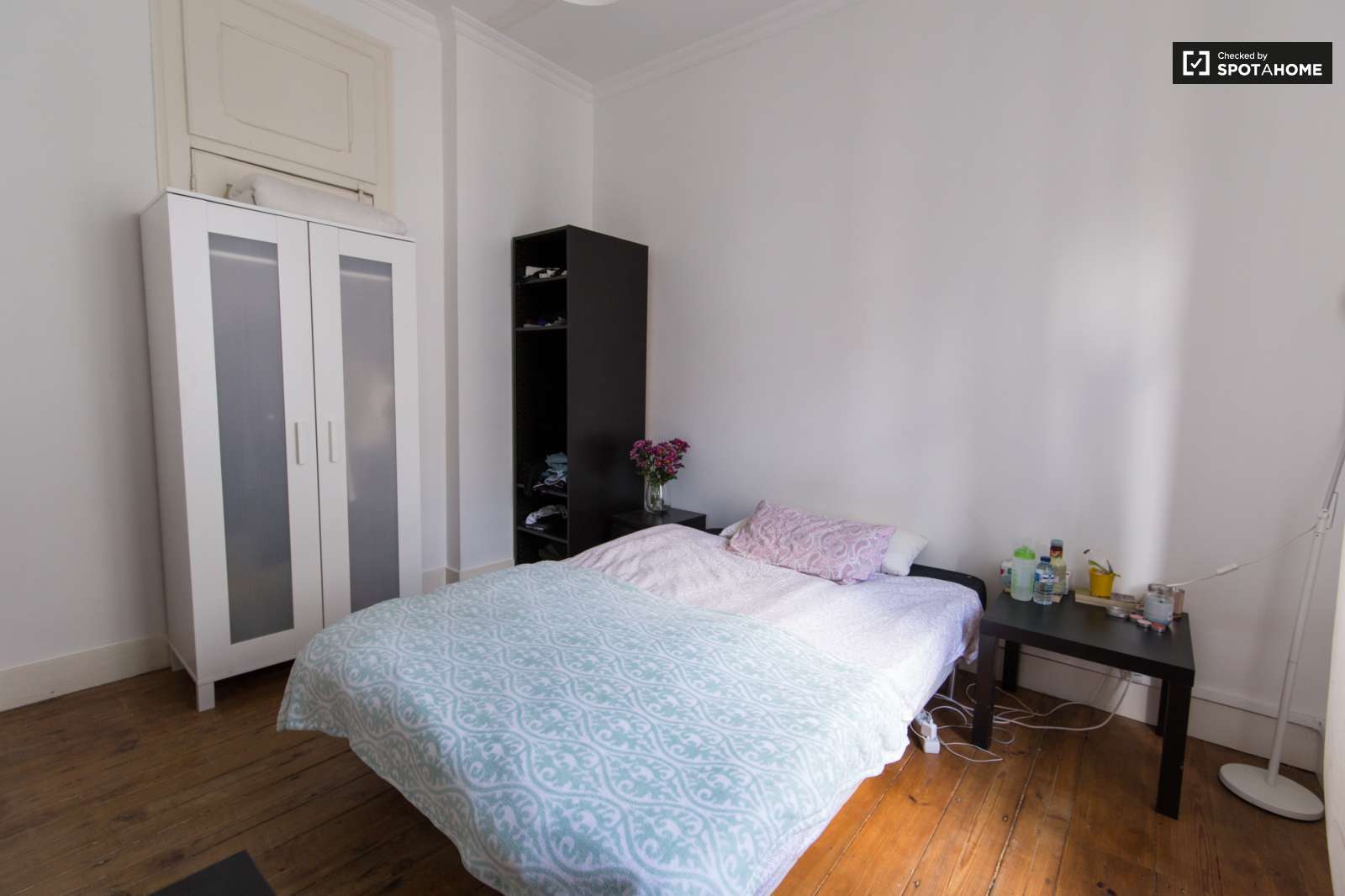 Double bed in Rooms for rent in modern 7-bedroom apartment in Avenidas Novas