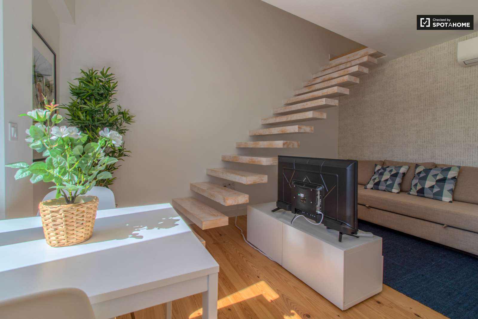 Charming 1-bedroom apartment with AC for rent in central Belém