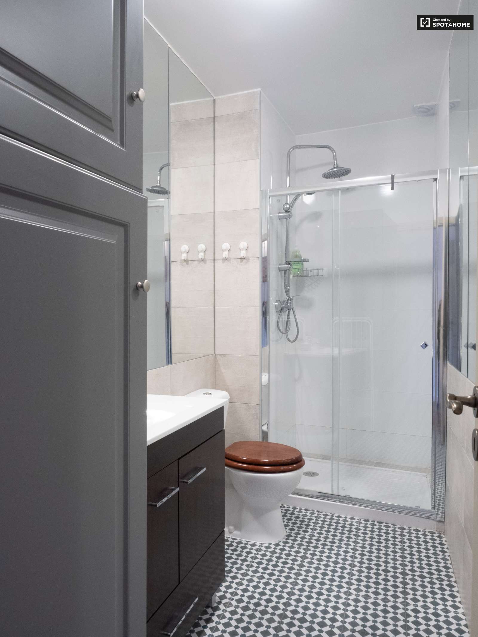 Chic 2-bedroom apartment for rent in Estrela