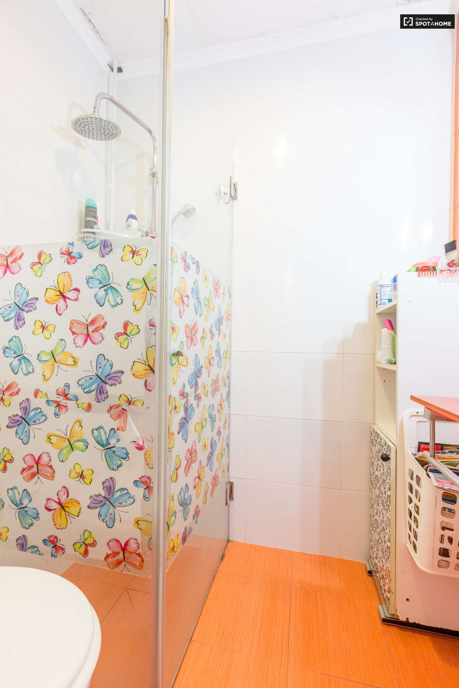 Double bed in Charming rooms for rent in lovely 3-bedroom flatshare in Beato