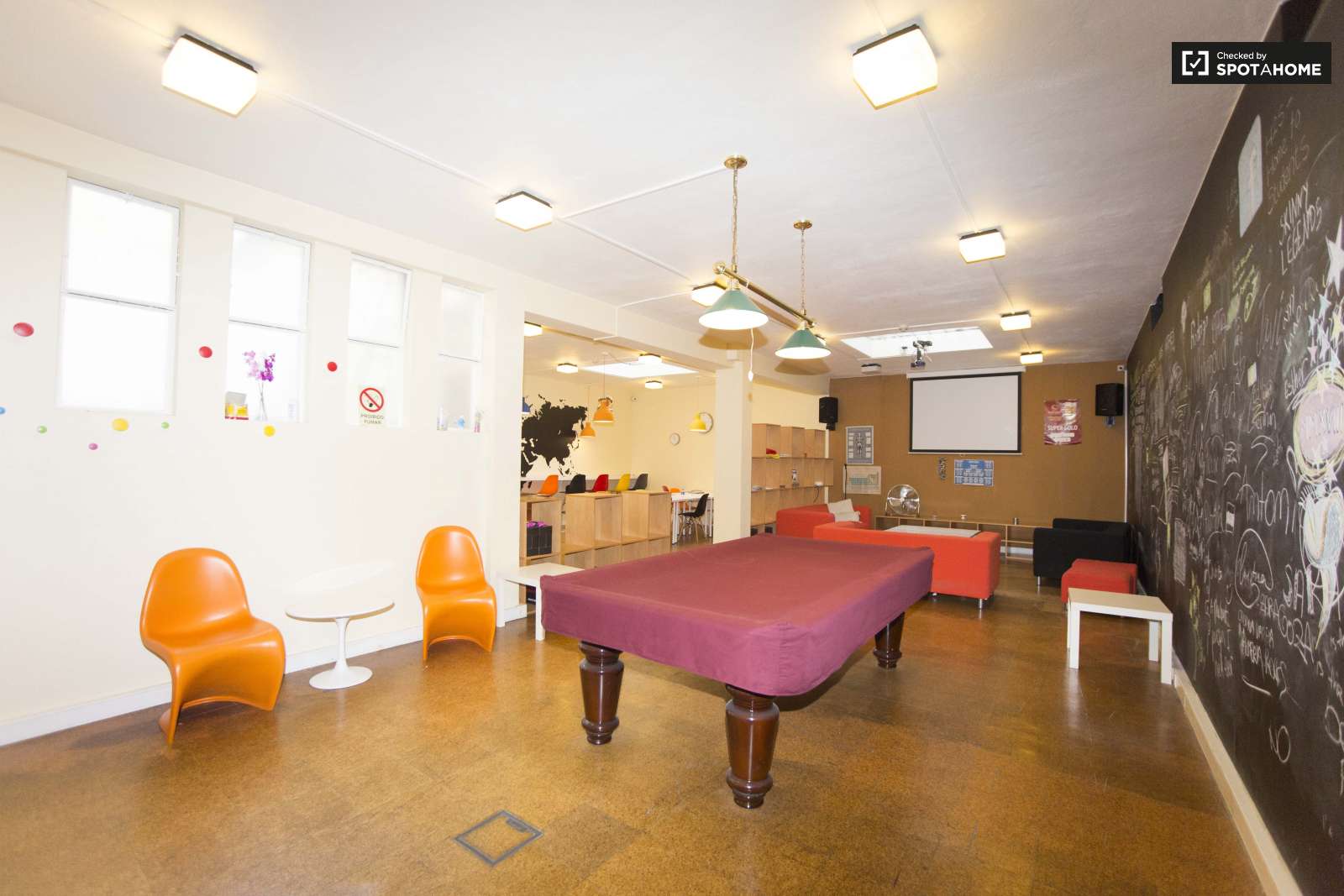 Single Bed in Furnished rooms for rent in super cool shared students residence in Avenidas Nova