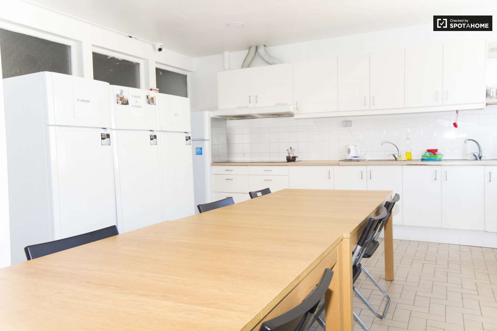 Single Bed in Furnished rooms for rent in super cool shared students residence in Avenidas Nova