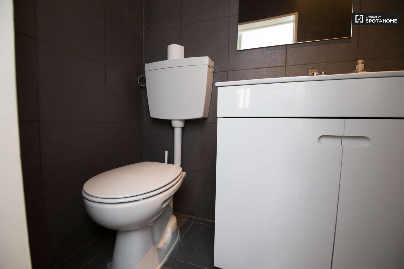 Single Bed in Rooms for rent in 6-bedroom apartment in Alcântara