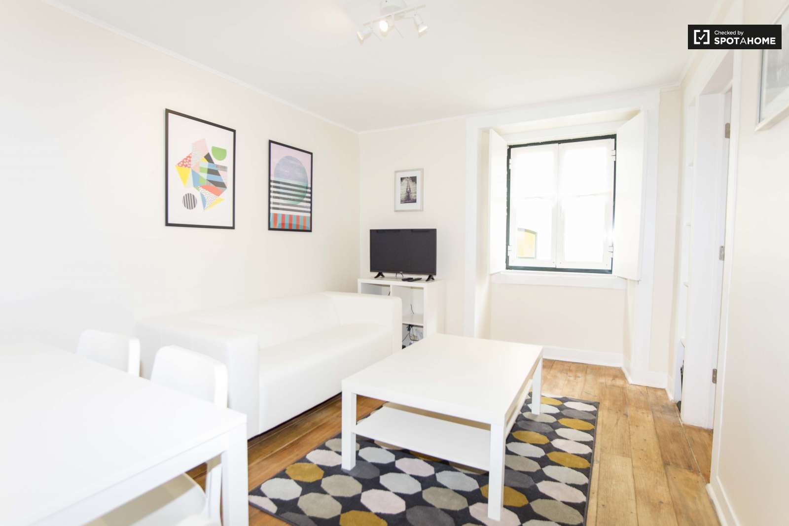 Bright 2-bedroom apartment for rent in Arroios, Lisbon