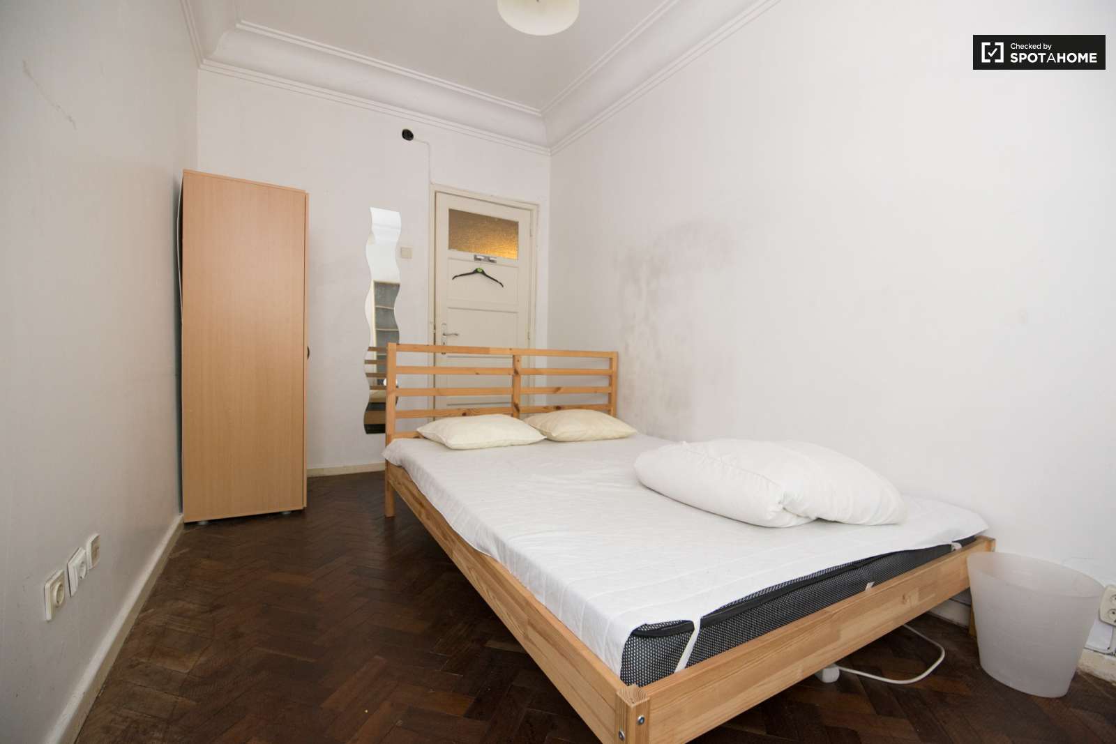 Quarto de Casal Amplo e Com Muita Luz Natural