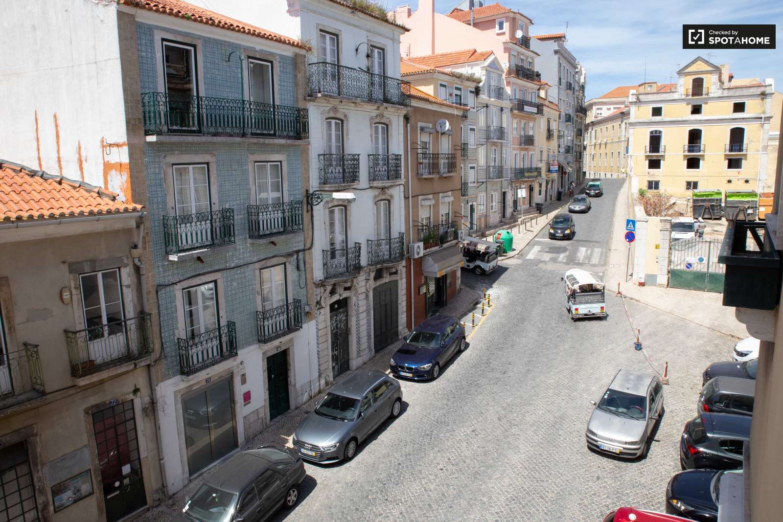 Renovated 3-bedroom apartment for rent in Graça e São Vicente