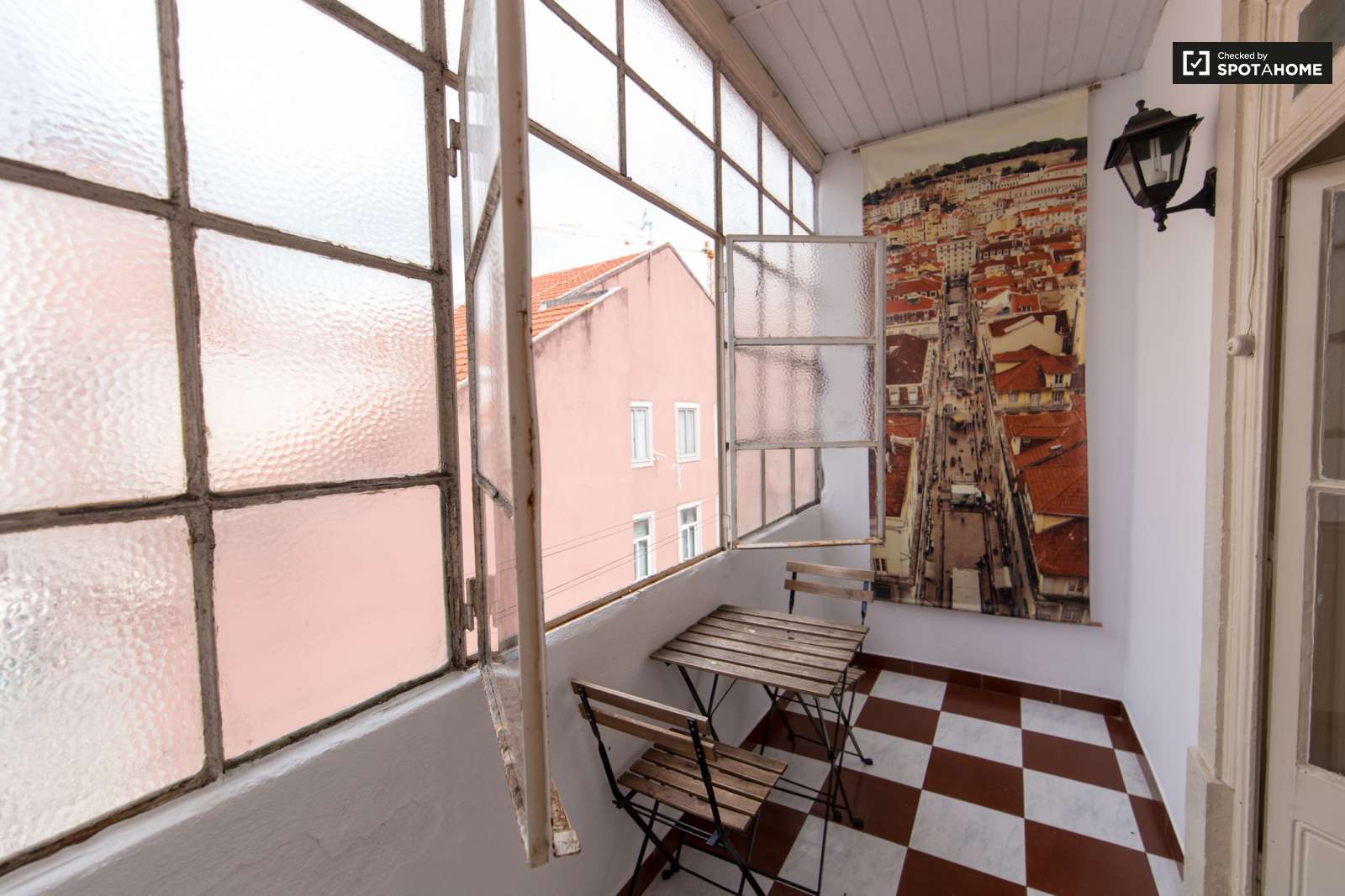 Large and Sunny Room for Rent Condominium in Lisbon