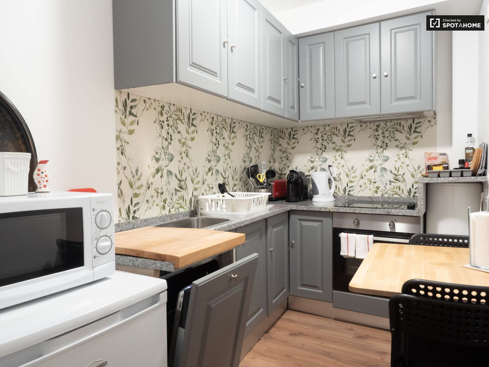 Charming 2-bedroom apartment for rent in Estrela