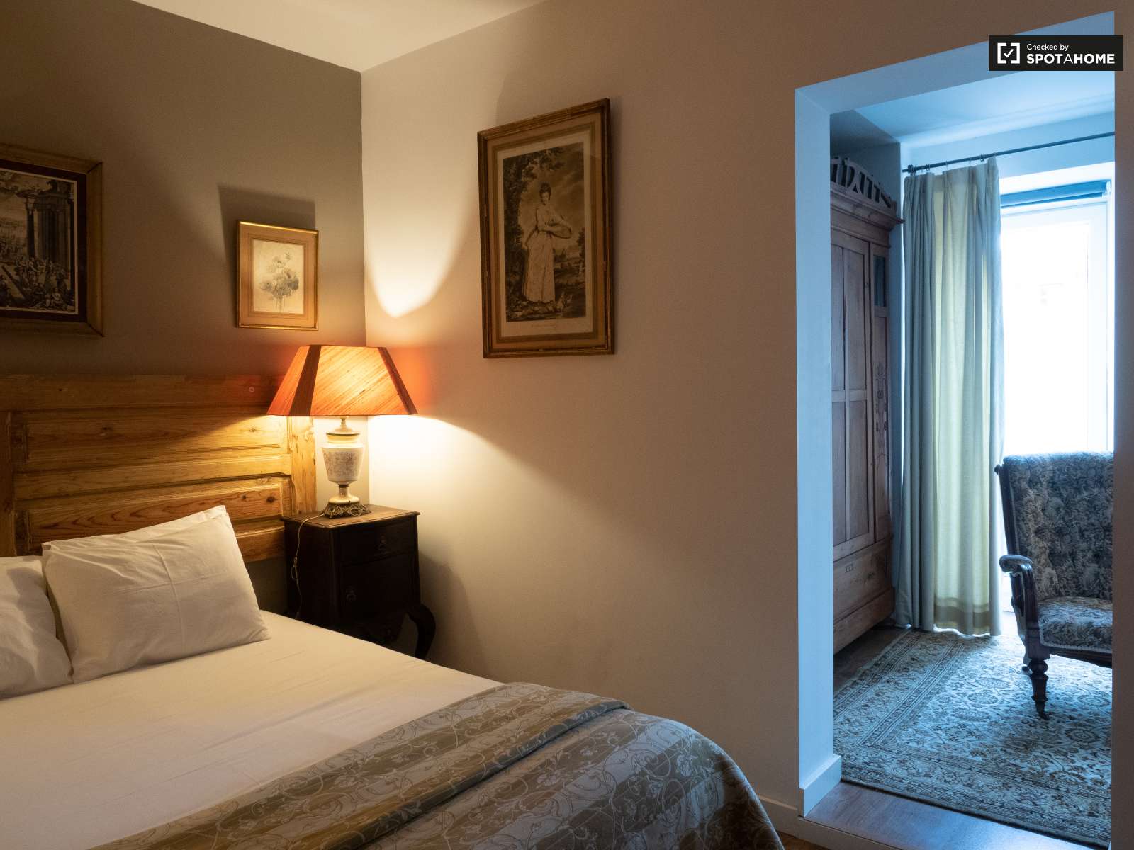 Chic 2-bedroom apartment for rent in Estrela