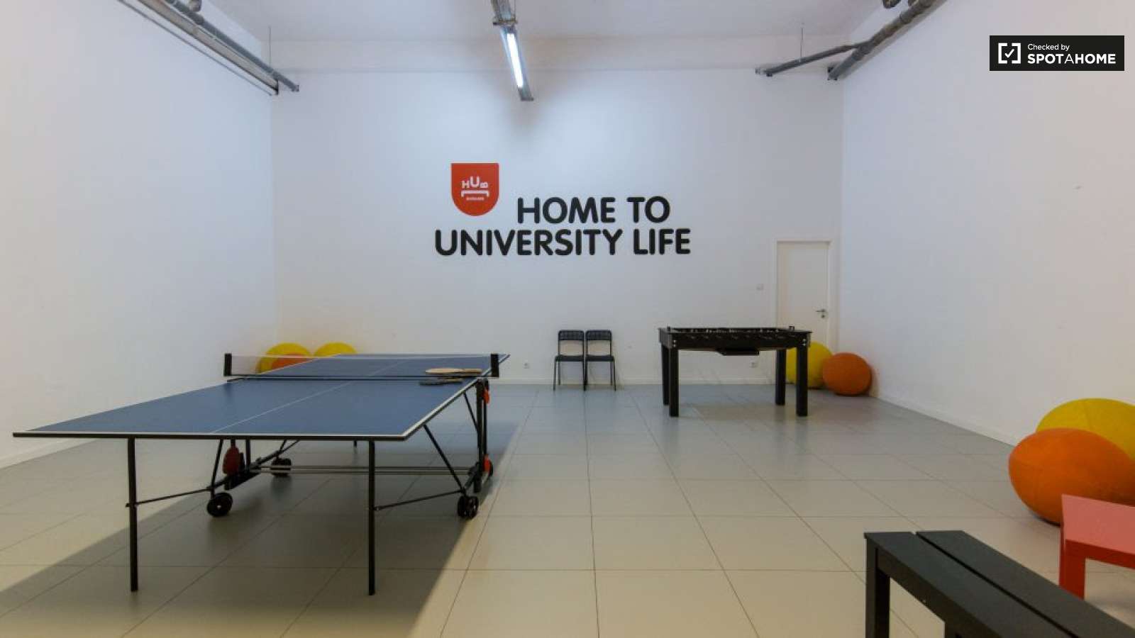 Double bed in Rooms for rent in 5-bedroom apartment near National Library of Portugal in Alvalade