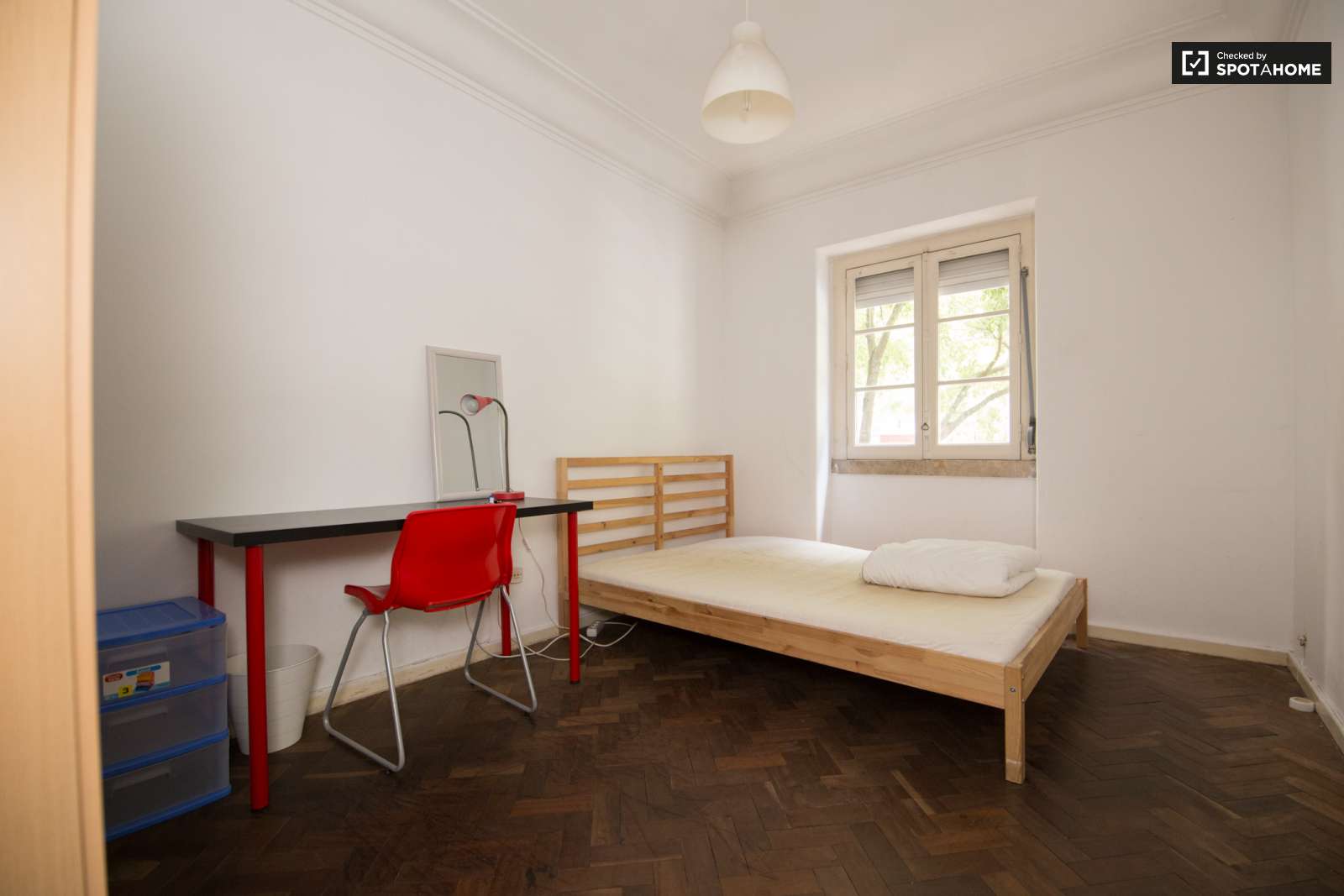 Fantastico Quarto Com Vista Sobre o Tejo e Ponte 25 Abril